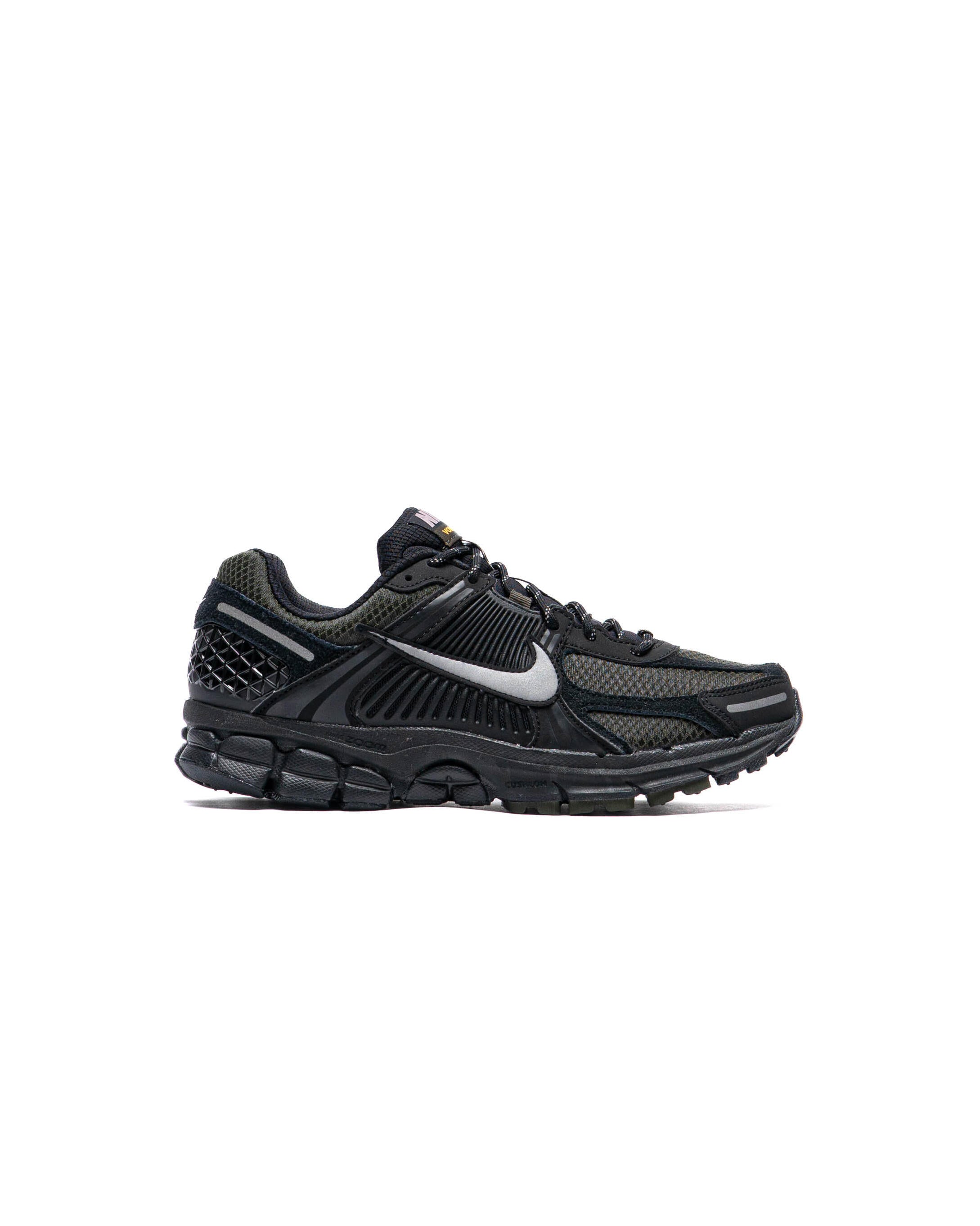 nike-zoom-vomero-5-black-mtlc-