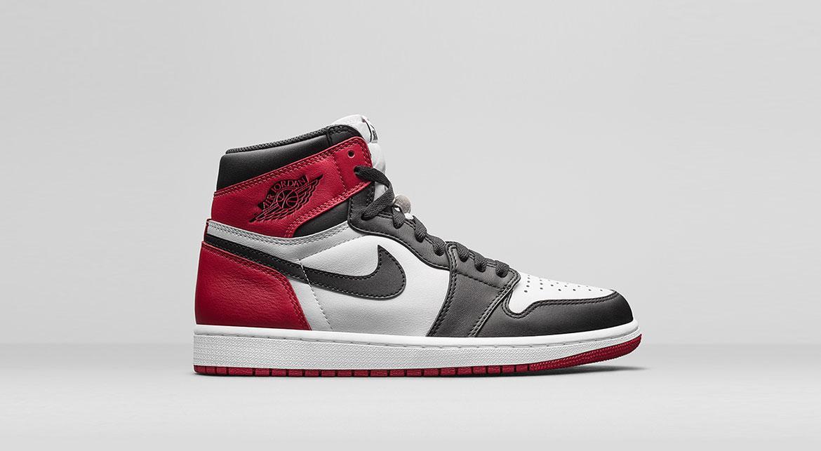 Air Jordan 1 Retro High "Black Toe"