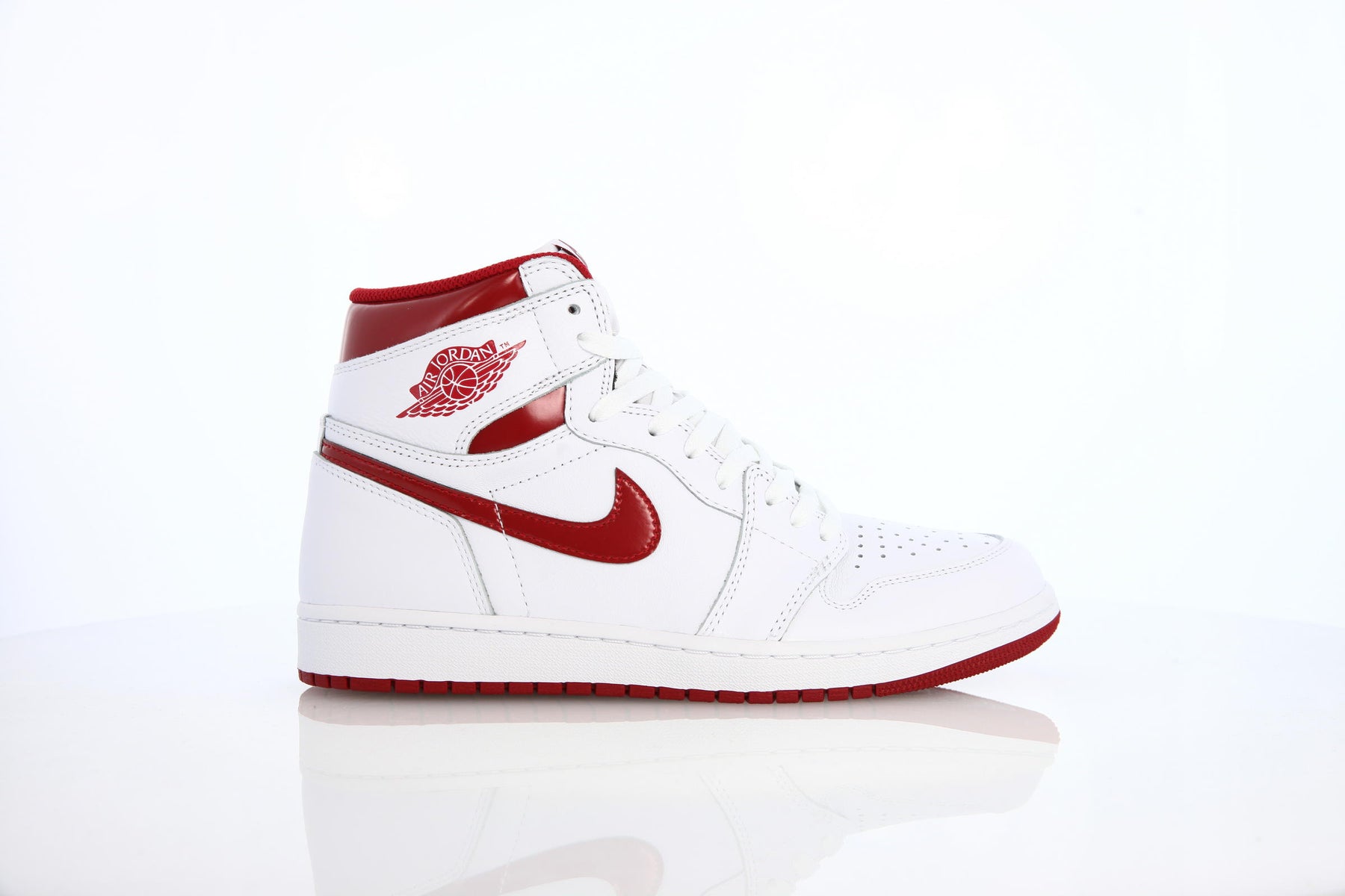 Air Jordan 1 Retro High OG "Metallic Red"