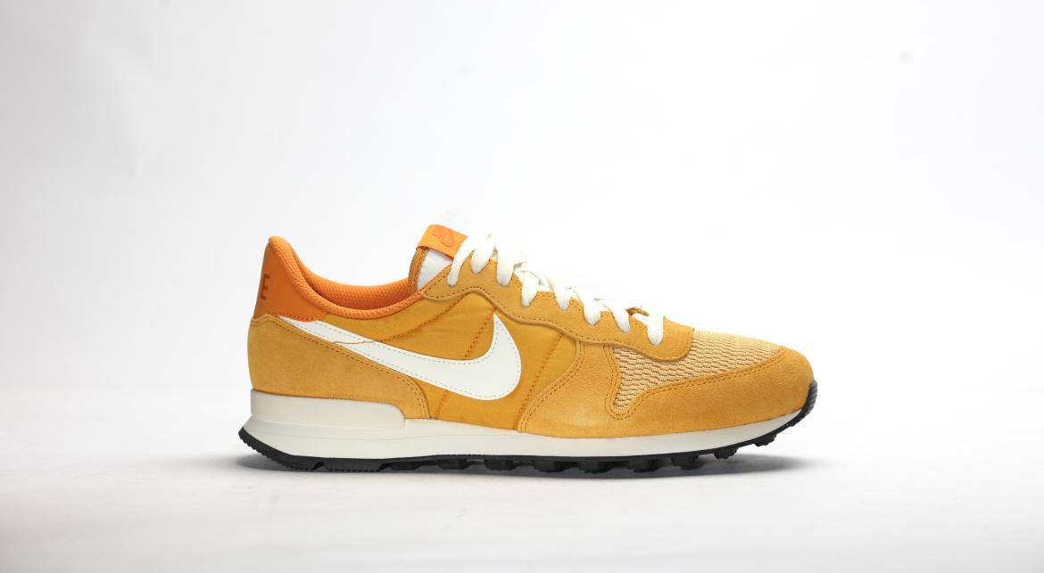 Nike Internationalist "Gold Leaf"