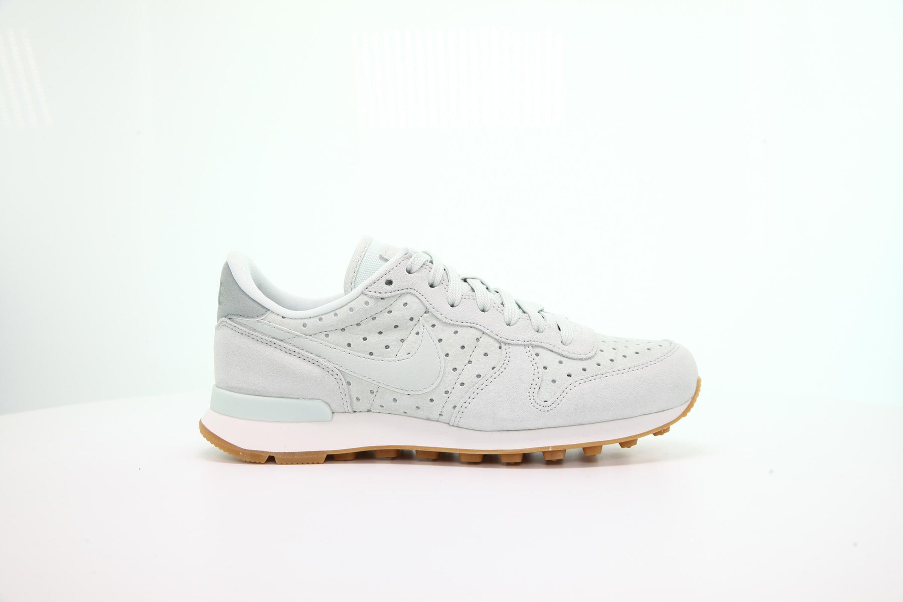 Nike Wmns Internationalist Prm "Barely Grey"