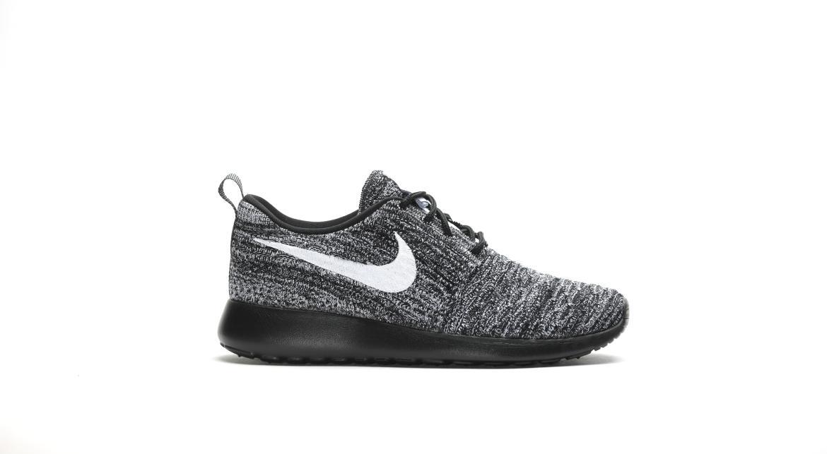 Nike Wmns Roshe One Flyknit "Black N White"