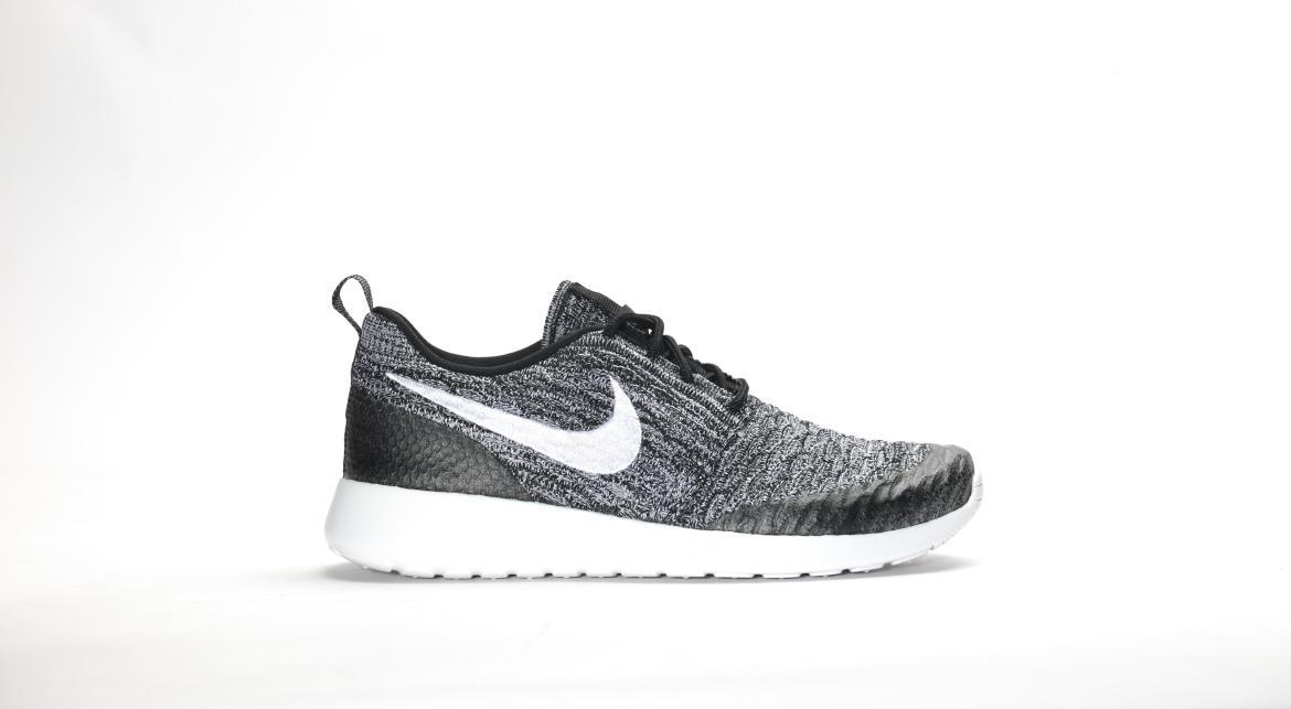 Nike Wmns Roshe One Flyknit "Black White"