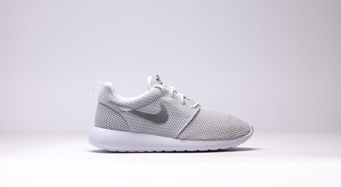 Nike Wmns Rosherun "Metallic Platinum"